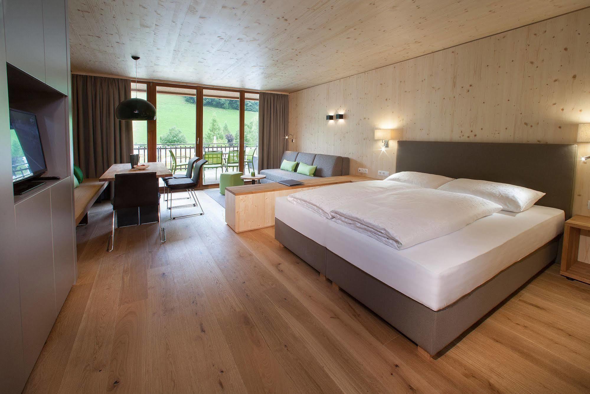 Natürlich Hell. Aparthotel&Camping Fügen Exterior foto